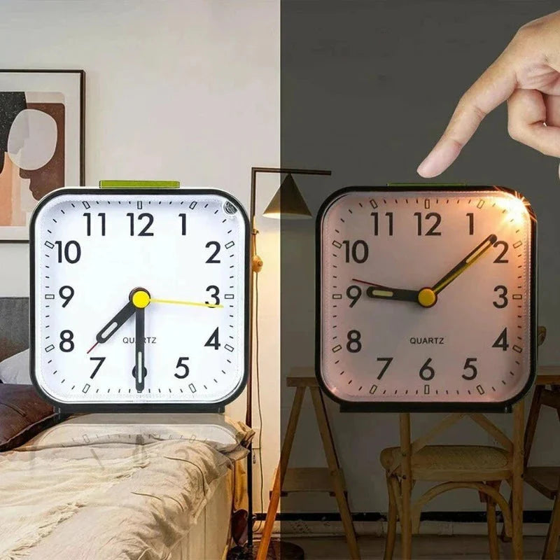 Réveil à pile silencieux