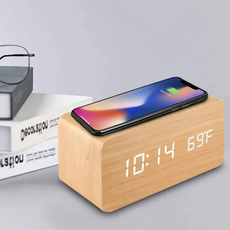 Réveil bois chargeur induction